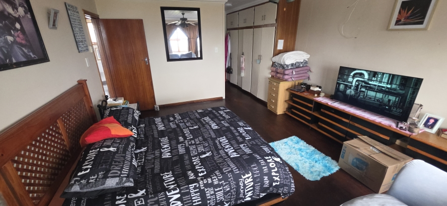 6 Bedroom Property for Sale in Dana Bay Western Cape